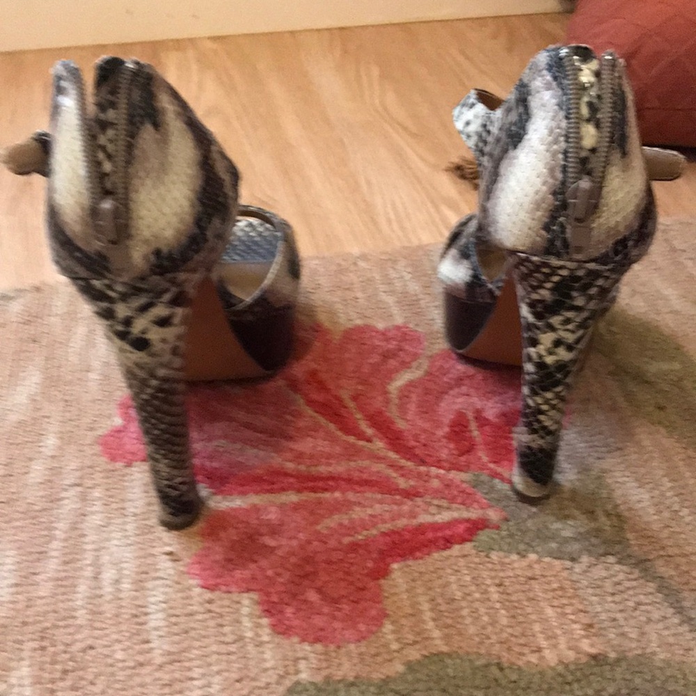Heels - Picture 2 of 3